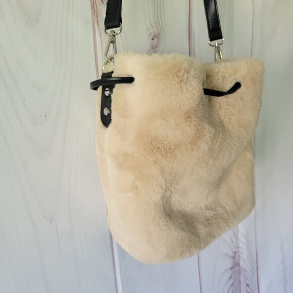 House of Harlow1960 Cream & Black Bucket Crossbody Purse Bag. Faux Fur EUC - Picture 2 of 16